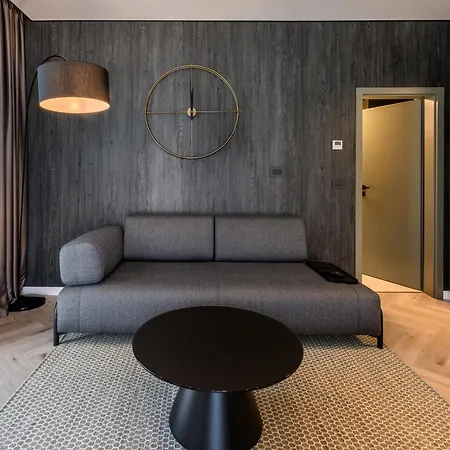Luna 4*